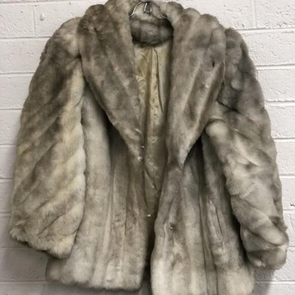 Lapaul’s Jackets & Blazers - Lapaul’s Vintage Faux Fur Jacket White, gray & Silver size 12 Large gorgeous!!